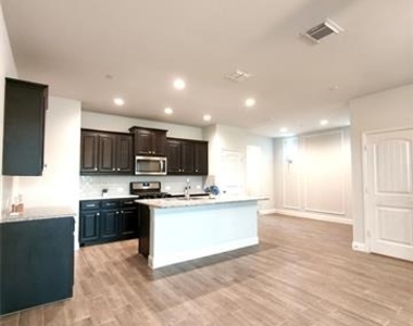 6825 Andrew Drive - Photo Thumbnail 2