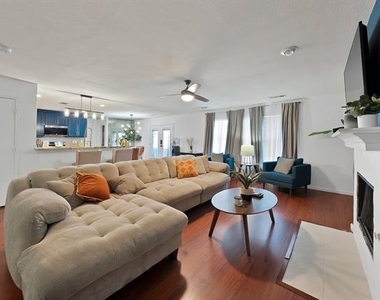2827 Grandview Drive - Photo Thumbnail 11