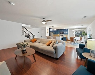 2827 Grandview Drive - Photo Thumbnail 9
