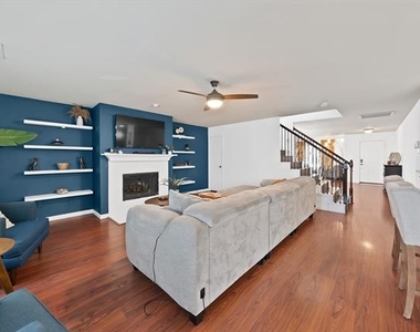 2827 Grandview Drive - Photo Thumbnail 8