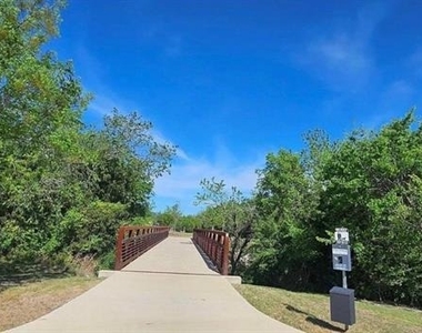 7827 Piedmont Avenue - Photo Thumbnail 30