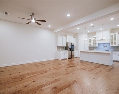 7827 Piedmont Avenue - Photo Thumbnail 6