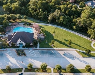 7827 Piedmont Avenue - Photo Thumbnail 34