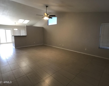 381 E Bart Drive - Photo Thumbnail 4