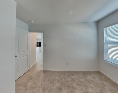 9809 Papillion Way - Photo Thumbnail 11