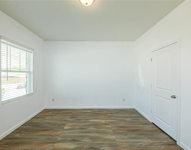 746 Wilshire Drive - Photo Thumbnail 13