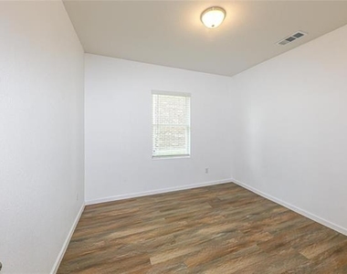 746 Wilshire Drive - Photo Thumbnail 18