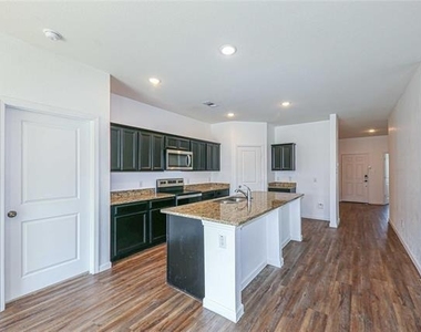746 Wilshire Drive - Photo Thumbnail 7