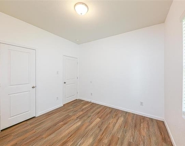 746 Wilshire Drive - Photo Thumbnail 10