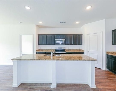 746 Wilshire Drive - Photo Thumbnail 5