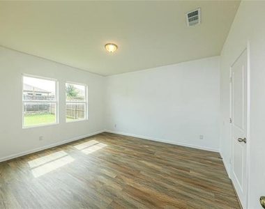 746 Wilshire Drive - Photo Thumbnail 17