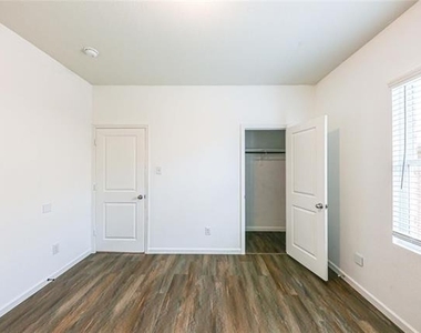 746 Wilshire Drive - Photo Thumbnail 12