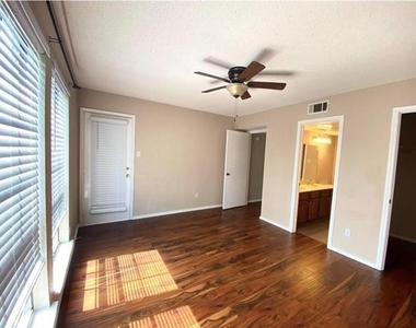 3101 Townbluff Drive - Photo Thumbnail 9