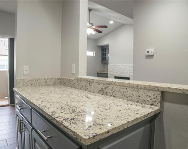 4104 N Hall Street - Photo Thumbnail 2