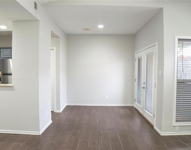 4104 N Hall Street - Photo Thumbnail 6