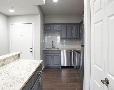 4104 N Hall Street - Photo Thumbnail 1