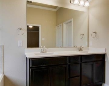 16221 Stillhouse Hollow Court - Photo Thumbnail 7