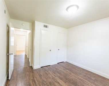 2627 Tealford Drive - Photo Thumbnail 14
