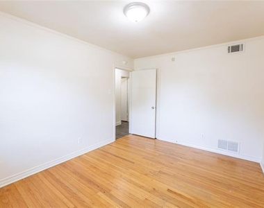 2627 Tealford Drive - Photo Thumbnail 10