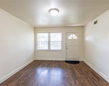 2627 Tealford Drive - Photo Thumbnail 2