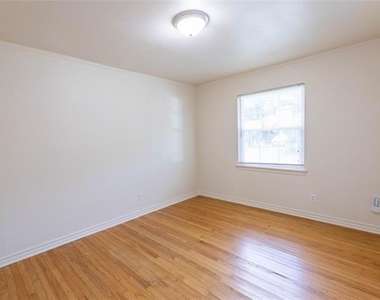 2627 Tealford Drive - Photo Thumbnail 9