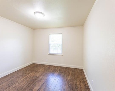 2627 Tealford Drive - Photo Thumbnail 13