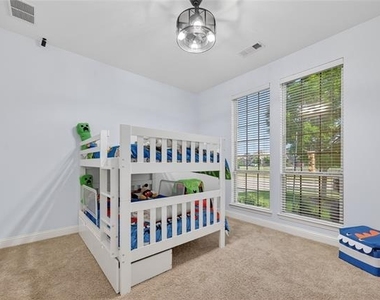 400 Trailside Drive - Photo Thumbnail 29