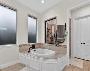 400 Trailside Drive - Photo Thumbnail 21