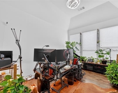 400 Trailside Drive - Photo Thumbnail 26