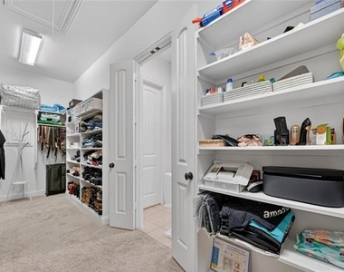 400 Trailside Drive - Photo Thumbnail 23