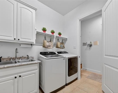 400 Trailside Drive - Photo Thumbnail 24