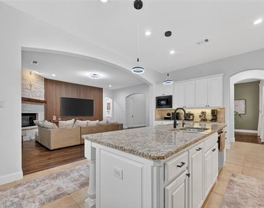 400 Trailside Drive - Photo Thumbnail 8