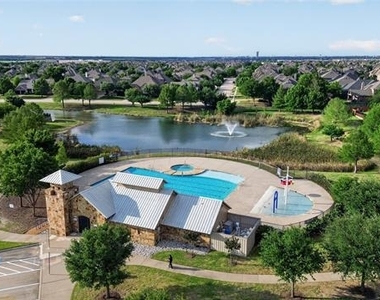 400 Trailside Drive - Photo Thumbnail 36