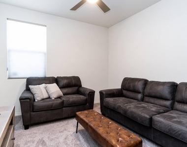 10793 S 174th Avenue - Photo Thumbnail 18