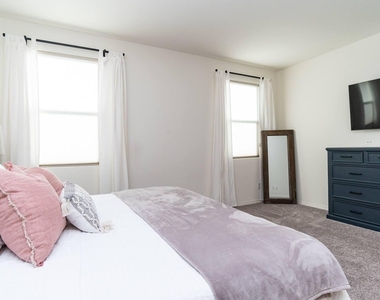 10793 S 174th Avenue - Photo Thumbnail 12