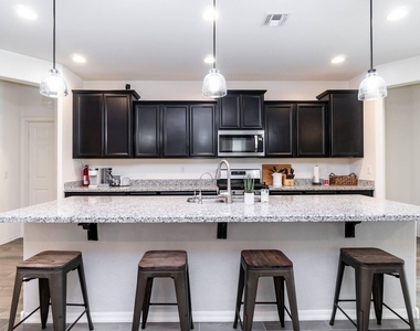 10793 S 174th Avenue - Photo Thumbnail 6