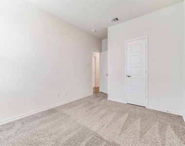 763 Philadelphia Street - Photo Thumbnail 18