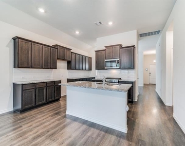 763 Philadelphia Street - Photo Thumbnail 10