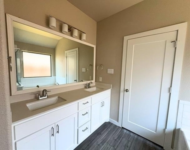 2508 Shakopee Street - Photo Thumbnail 11