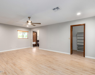 5639 E Thunderbird Road - Photo Thumbnail 8