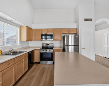 13364 W Wilshire Drive - Photo Thumbnail 15