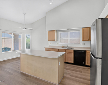 13364 W Wilshire Drive - Photo Thumbnail 16