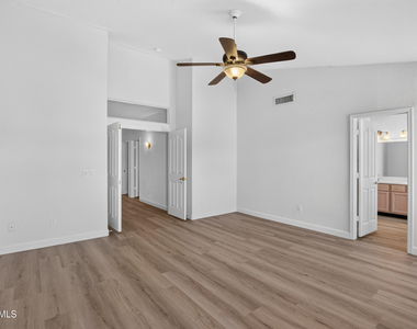 13364 W Wilshire Drive - Photo Thumbnail 26