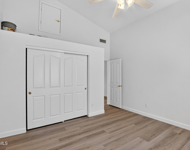 13364 W Wilshire Drive - Photo Thumbnail 31