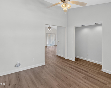 13364 W Wilshire Drive - Photo Thumbnail 23