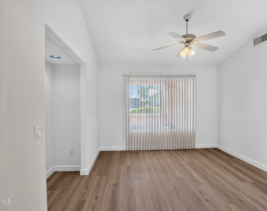 13364 W Wilshire Drive - Photo Thumbnail 21