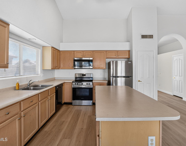 13364 W Wilshire Drive - Photo Thumbnail 20