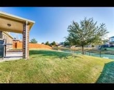 911 Westmoreland Drive - Photo Thumbnail 1