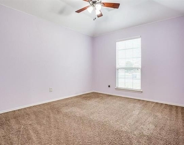 911 Westmoreland Drive - Photo Thumbnail 5