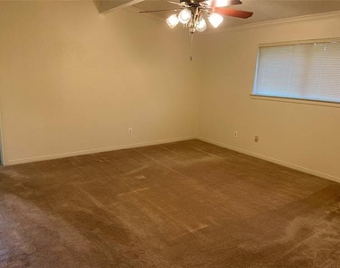 114 Stone Canyon Drive - Photo Thumbnail 16